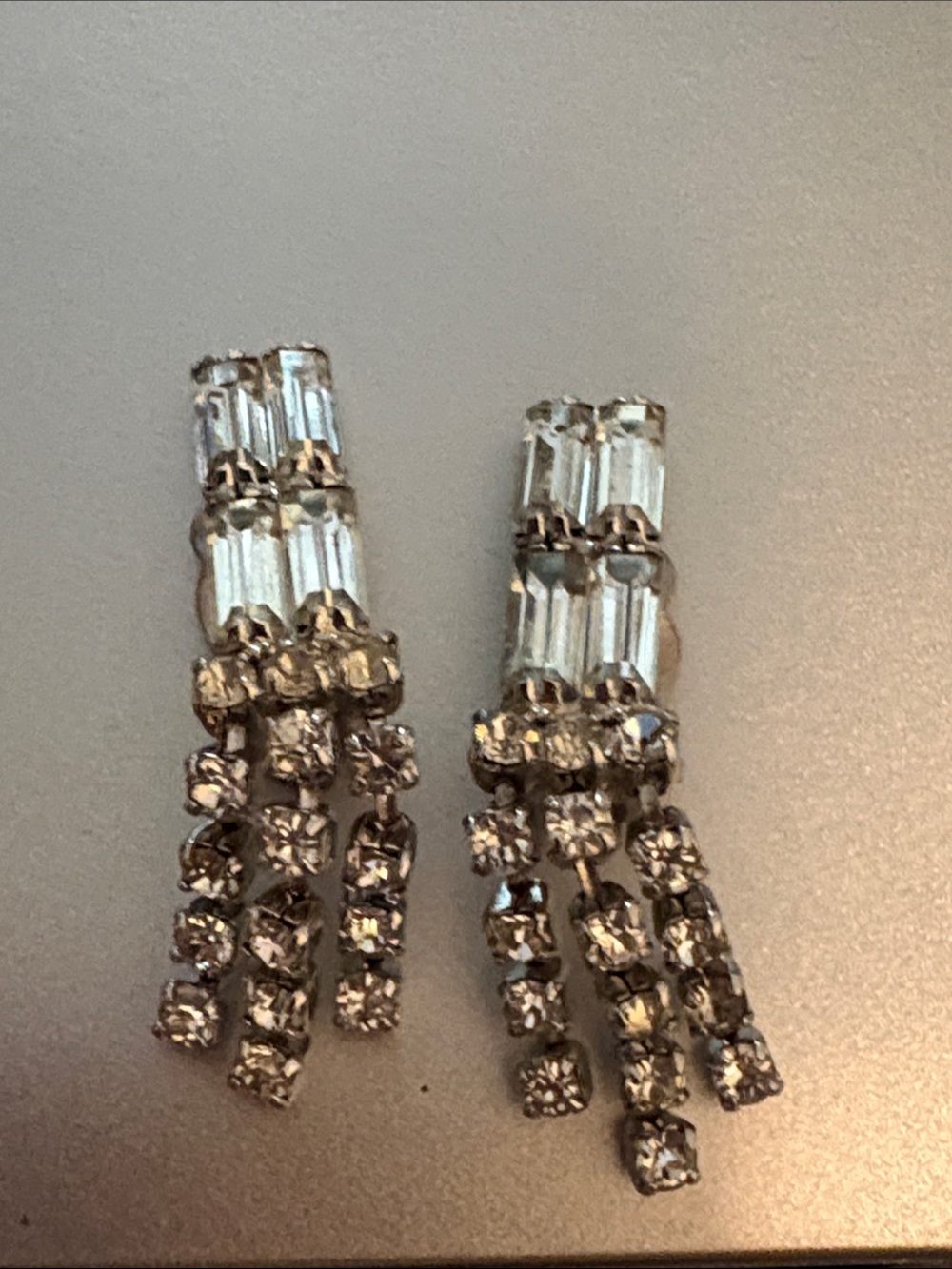 Vintage Art deco Dangle Rhinestone Earrings - Clear/Silver
